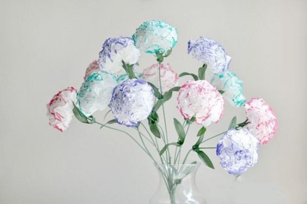 How to fold carnations using paper napkins