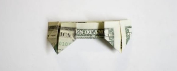 How to fold one dollar origami with two hearts. Illustrated tutorial on folding two hearts with money.