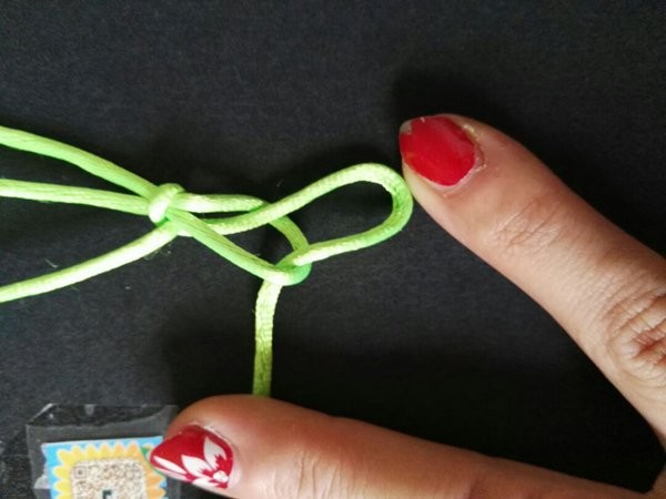 Basics of Chinese Knot: Illustration of Lock Knot Knitting Method