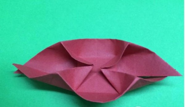 Illustrated tutorial on how to fold a swallowtail butterfly. Steps for folding a swallowtail butterfly.