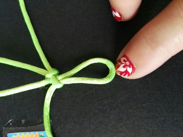 Basics of Chinese Knot: Illustration of Lock Knot Knitting Method