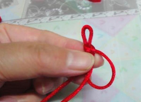 Tutorial on how to weave Chinese knot pipa buckle by hand