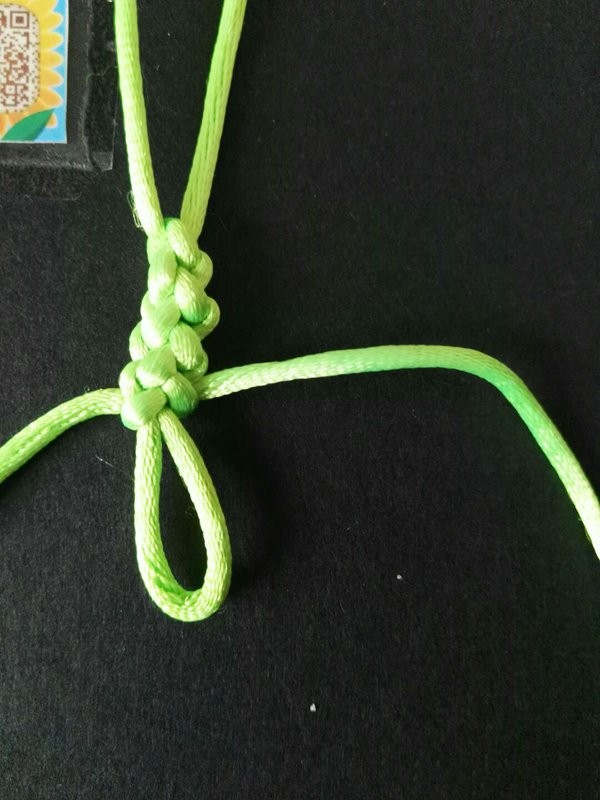 Basics of Chinese Knot: Illustration of Lock Knot Knitting Method