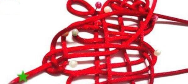 Illustrated tutorial on how to braid a Chinese knot bow