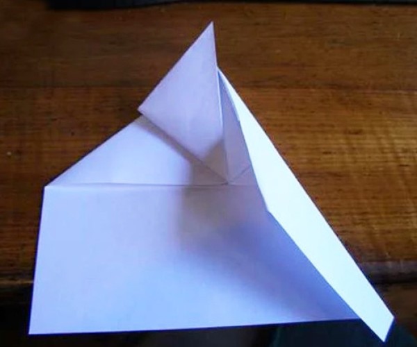 A childhood toy, a simple paper airplane folding method