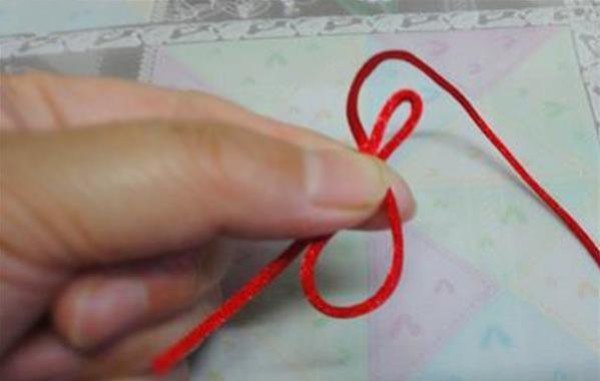 Tutorial on how to weave Chinese knot pipa buckle by hand