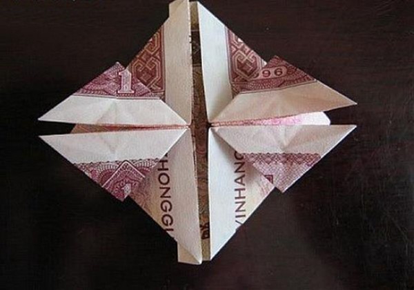 How to fold a heart full of love? Let’s take a look at the origami illustrations