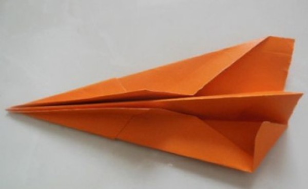 A new illustrated tutorial on folding methods for performing airplanes