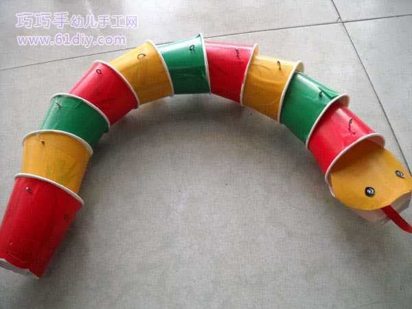 Disposable paper cup handicrafts - dancing colorful snakes