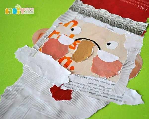 Make Santa Claus stickers from waste paper