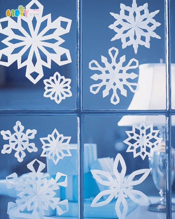 Decorative snowflake paper cutting tutorial