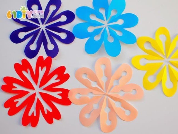 Teach you how to make colorful paper-cut flowers