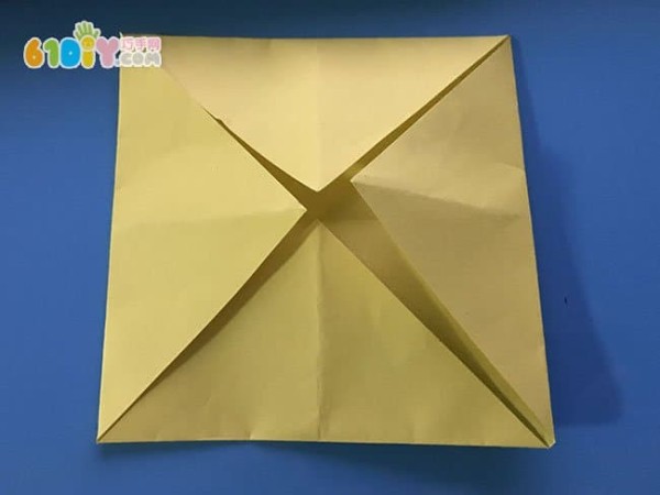 Three-dimensional fish origami tutorial