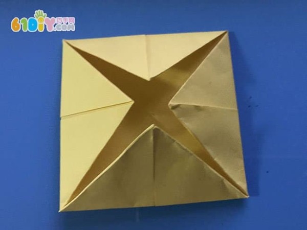 Three-dimensional fish origami tutorial