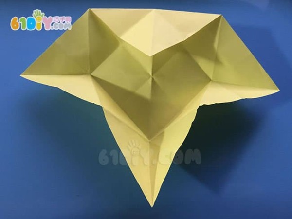 Three-dimensional fish origami tutorial