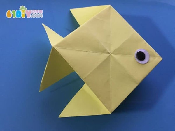 Three-dimensional fish origami tutorial