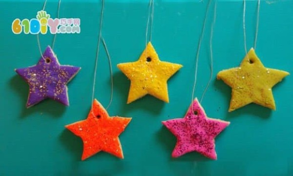 Make beautiful star decorations from salt dough