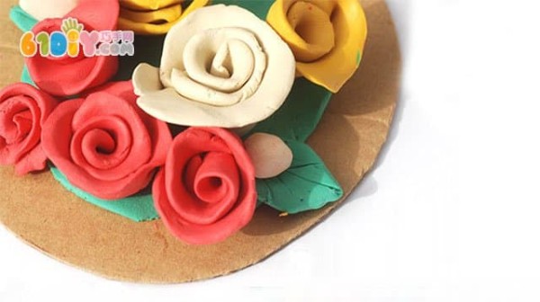 Make simple roses from ultra-light clay