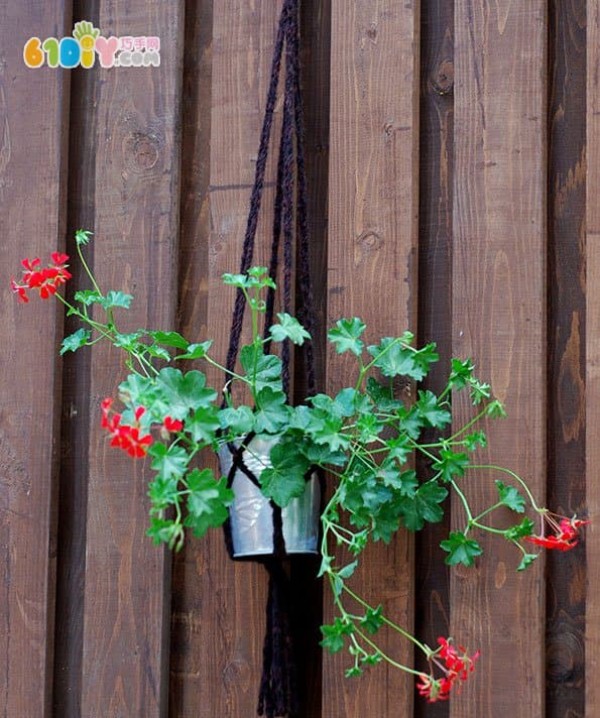 Make a beautiful flower pot hanging basket