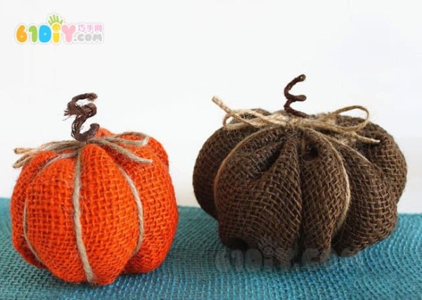 The process of making Halloween decorative pumpkins from burlap