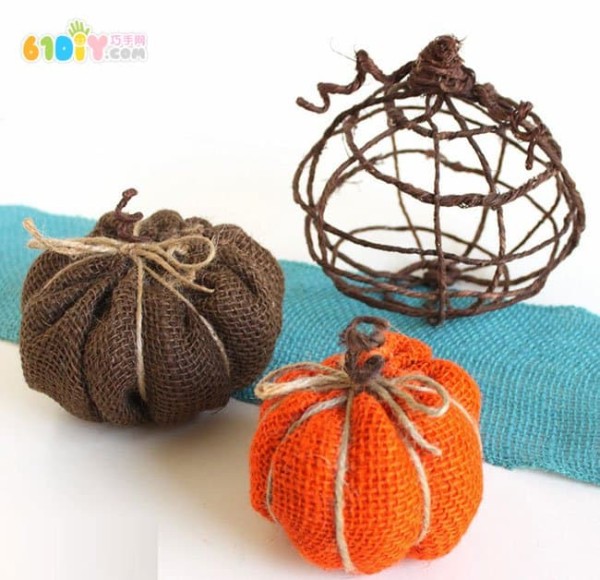 The process of making Halloween decorative pumpkins from burlap