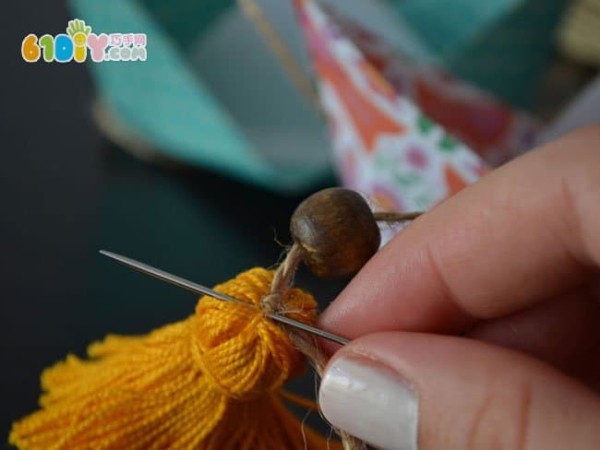 The process of making simple and beautiful boat ornaments