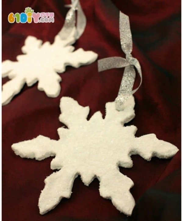 Winter crafts for children: making beautiful snowflakes from salt dough