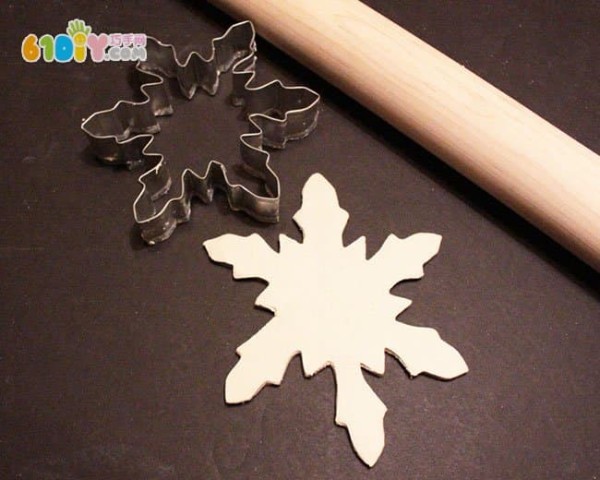 Winter crafts for children: making beautiful snowflakes from salt dough