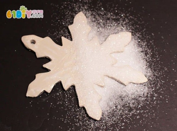 Winter crafts for children: making beautiful snowflakes from salt dough