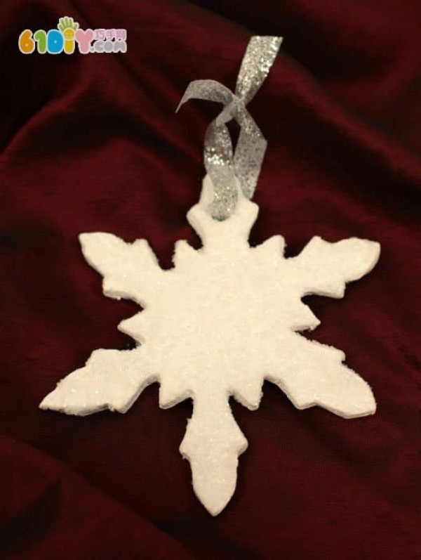 Winter crafts for children: making beautiful snowflakes from salt dough