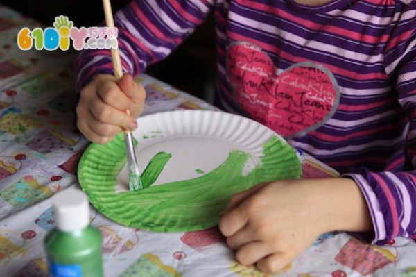 Childrens Handmade Paper Plate Stringed Christmas Tree