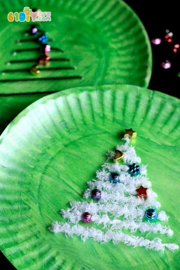 Childrens Handmade Paper Plate Stringed Christmas Tree