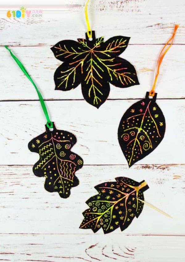 Colorful scratch-painting crafts: beautiful leaves