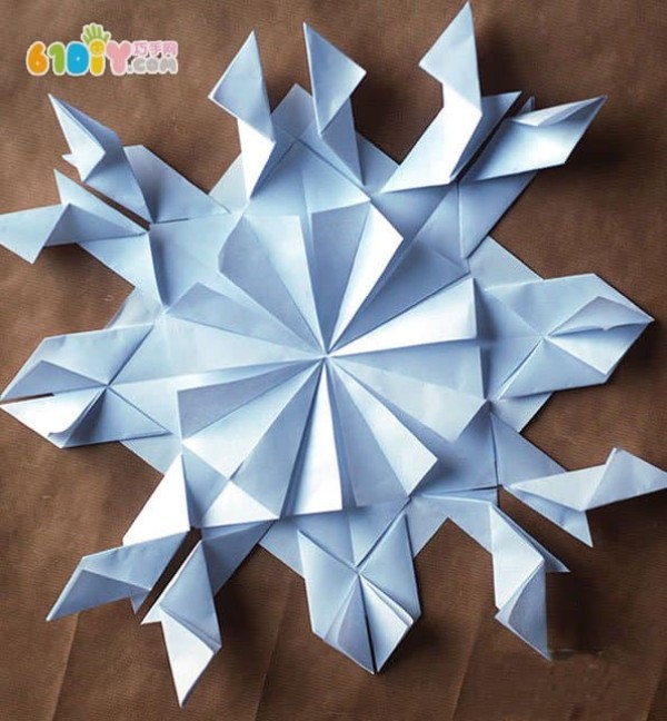 Simple and beautiful handmade paper art snowflakes