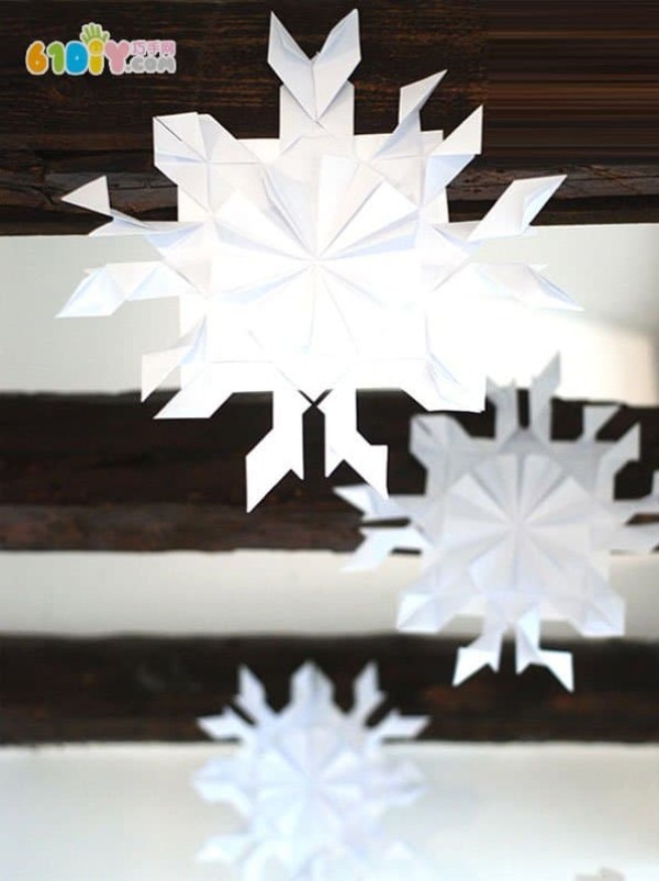 Simple and beautiful handmade paper art snowflakes