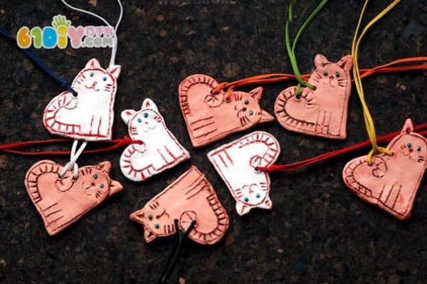 Make cute love kitten hanging gifts for Mother’s Day