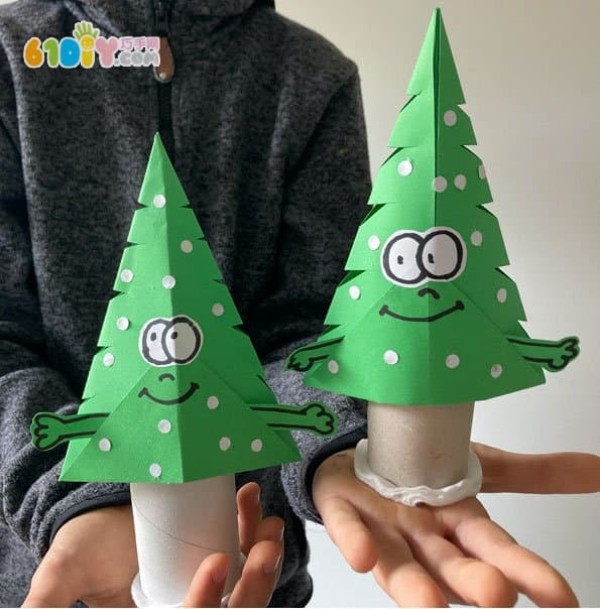 Children’s DIY Christmas tree making