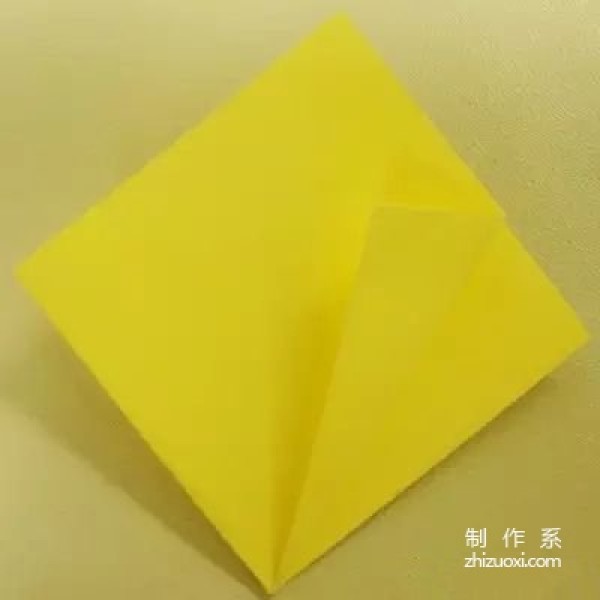 Fresh yellow lily origami method