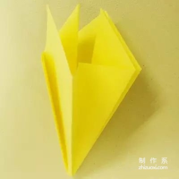 Fresh yellow lily origami method