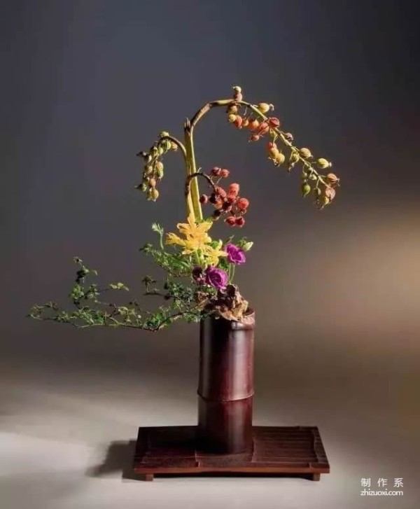 Art flower arrangement skills and attention! If you like flower arranging, it’s worth a visit!