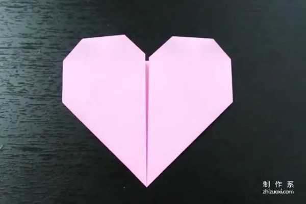 How to fold a simple origami heart using square handmade paper (step-by-step illustration)