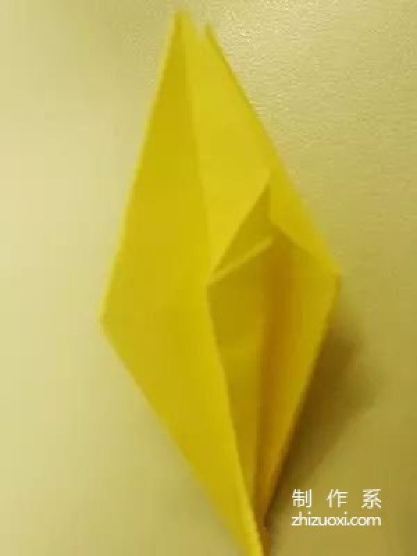 Fresh yellow lily origami method