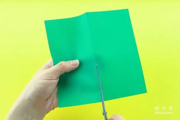 Simple origami for children: How to fold a cucumber (step-by-step illustration)