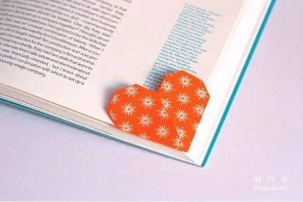 Super simple origami heart-shaped bookmark method