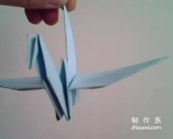 Illustration of how to fold a simple paper crane