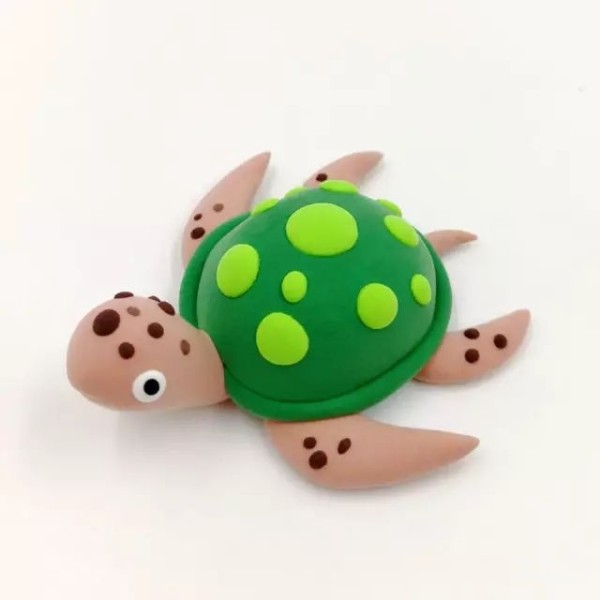 Making a green turtle from ultra-light clay