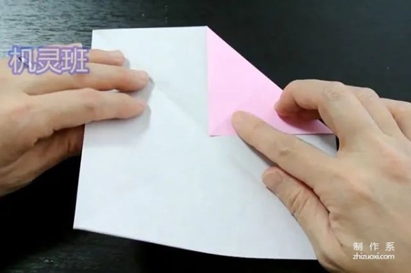 How to fold a simple origami heart using square handmade paper (step-by-step illustration)