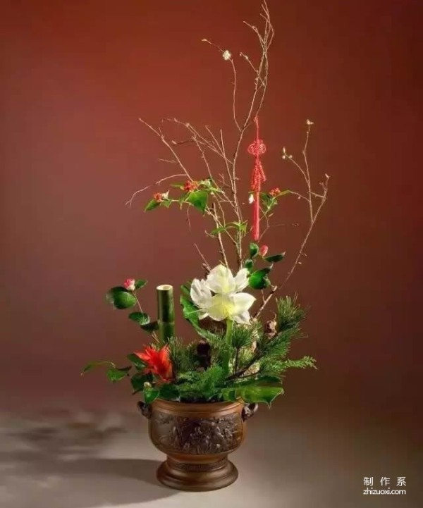 Art flower arrangement skills and attention! If you like flower arranging, it’s worth a visit!