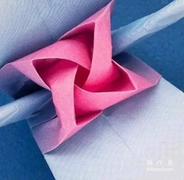 Illustration of folding method of rose paper crane