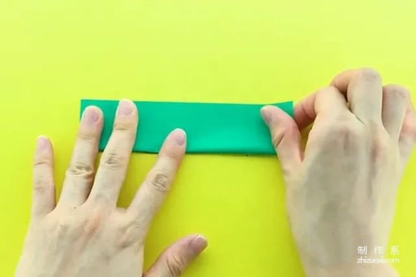 Simple origami for children: How to fold a cucumber (step-by-step illustration)